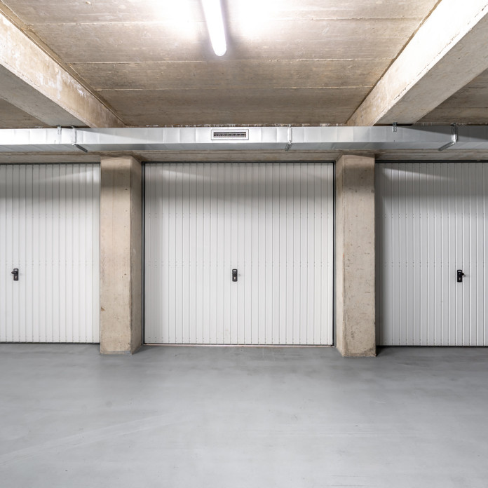VKM Puertas / Persianas · Puerta Parkings / Garajes Subirats